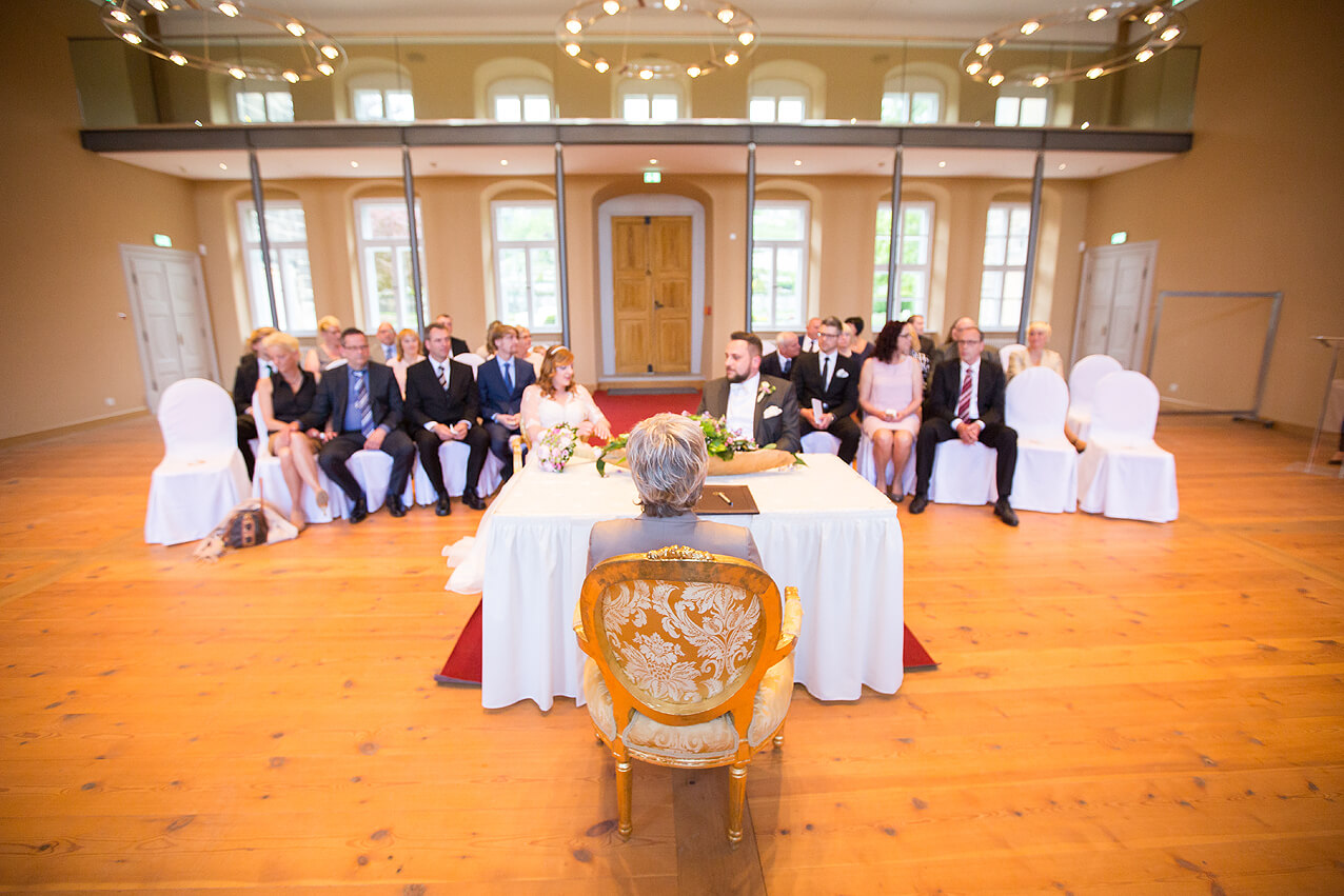 Im Standesamt Blankenburger Schlosspark