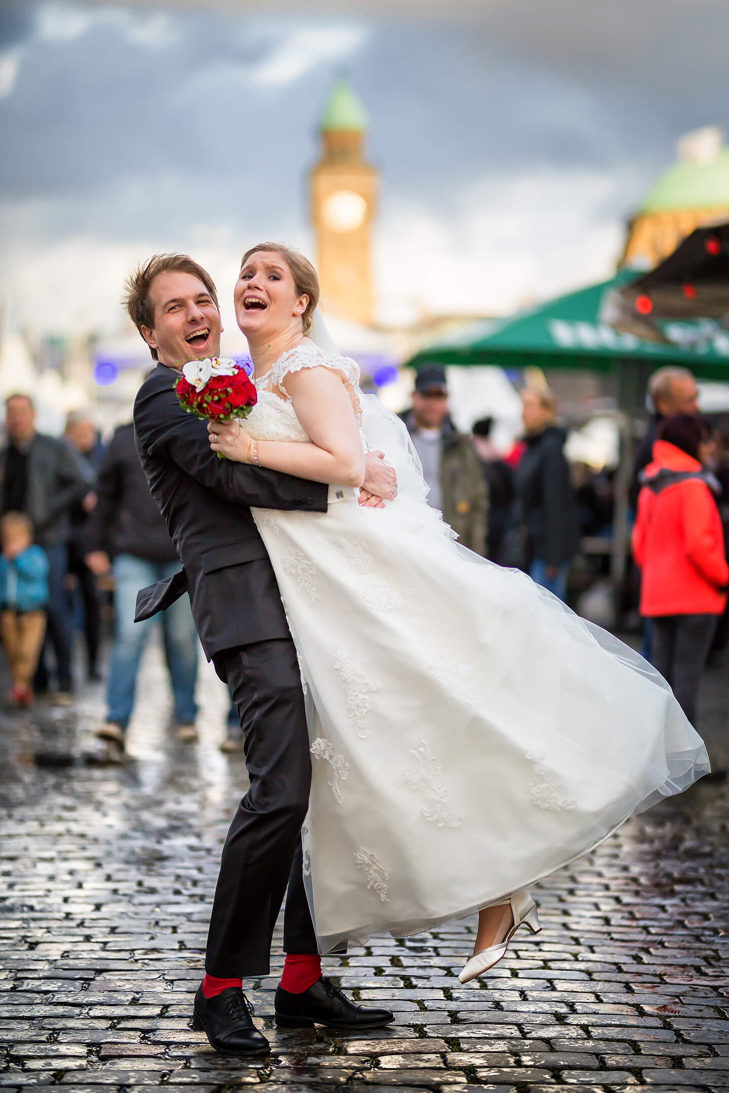 Hochzeitsfoto im Hamburger Hafen während der Cruise days