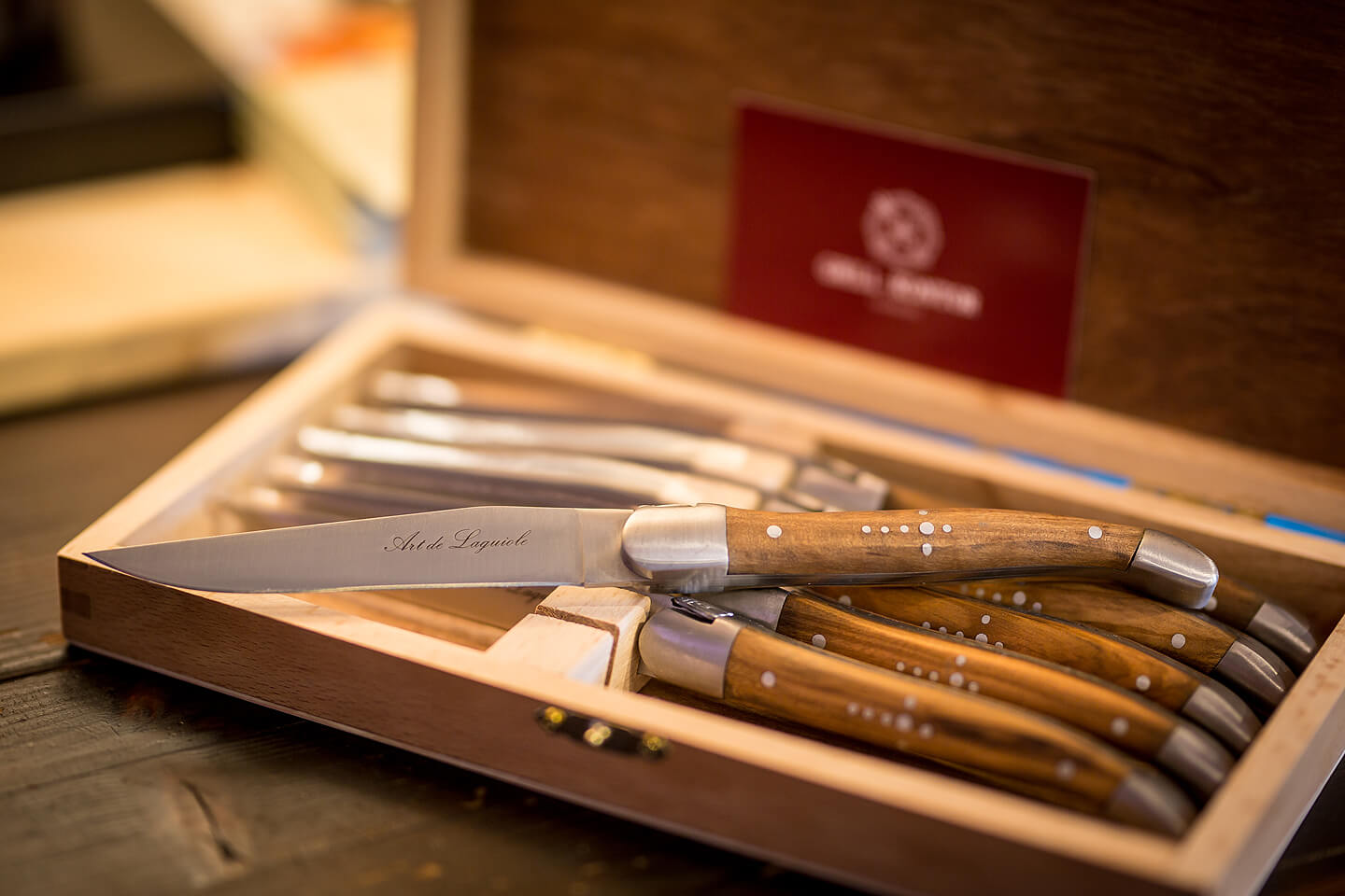 Beim Firmenportrait entstanden: Detailfoto hochwertiger Messer