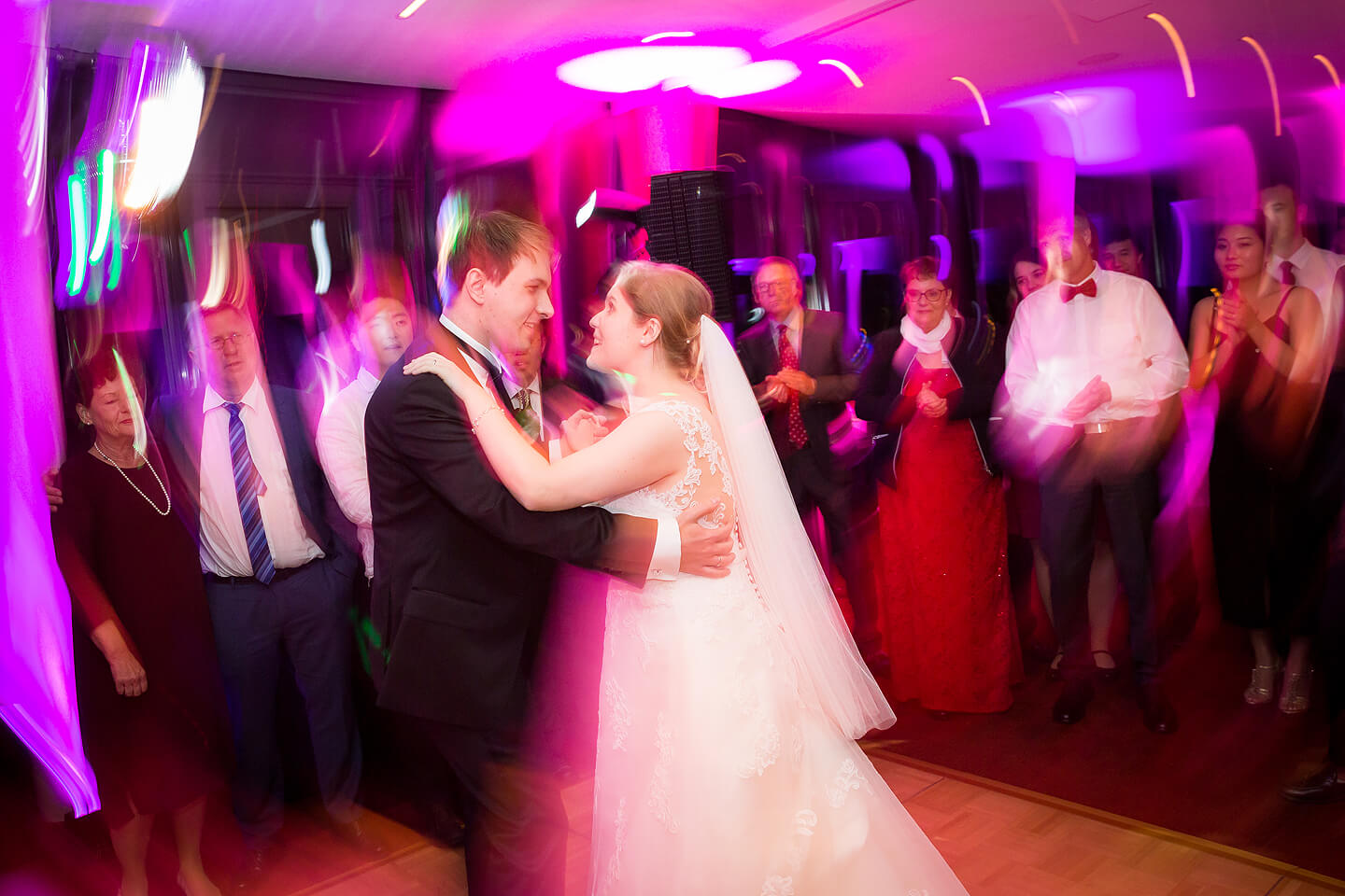 Gehört zu jeder Hochzeitsreportage: der Eröffnungstanz