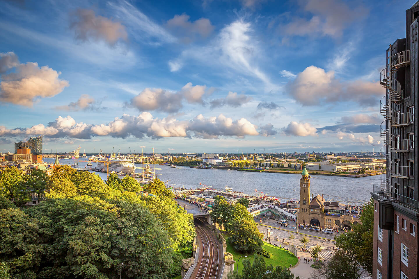 Blick aus der Hochzeitslocation Hotel Hafen Hamburg