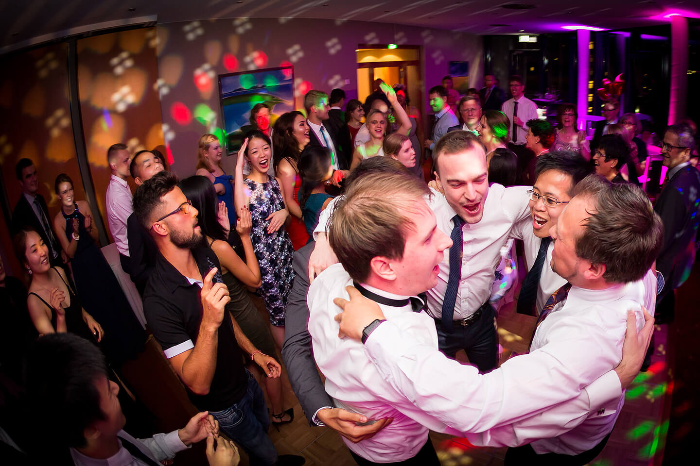 Die letzten Bilder einer Hochzeitsreportage werden meistens auf der Tanzfläche fotografiert