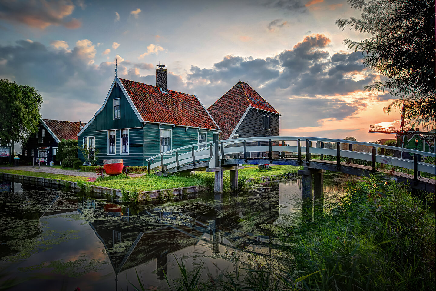 Die Kaeserei in Zaanse Schans im Sonnenaufgang