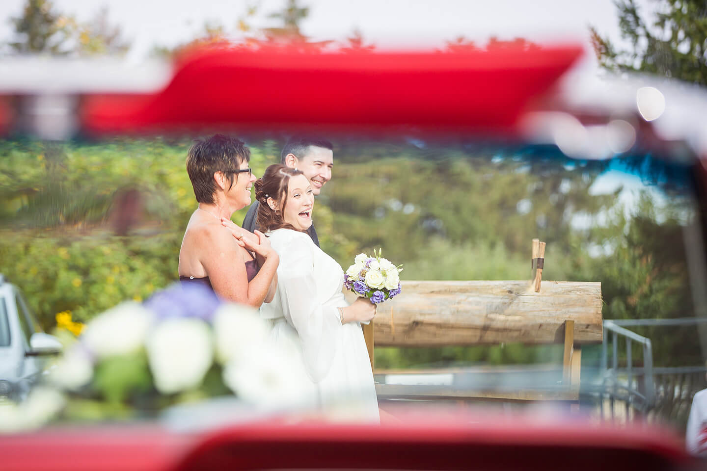 Pfiffige Perspektive - Brautpaar mit Mama