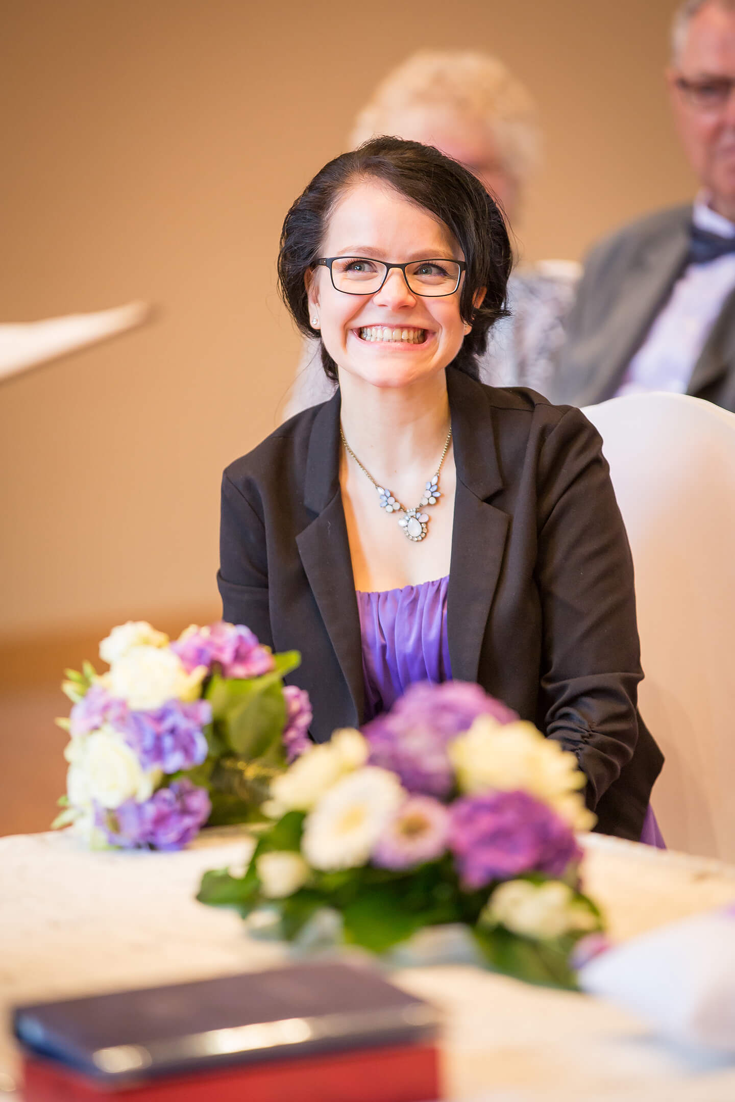 Trauzeugin im Standesamt