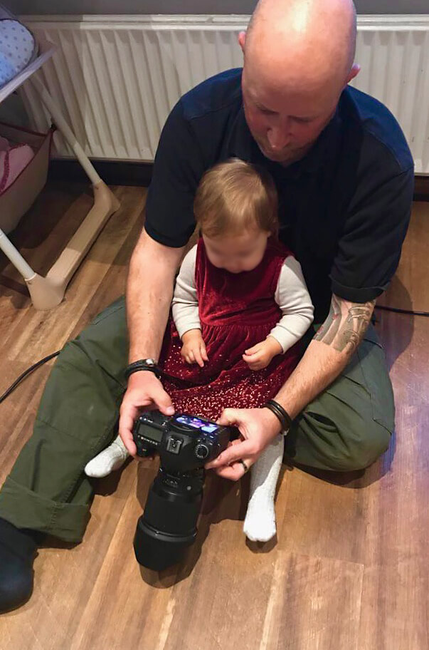 Fotograf Florian Laeufer beim Babyshooting