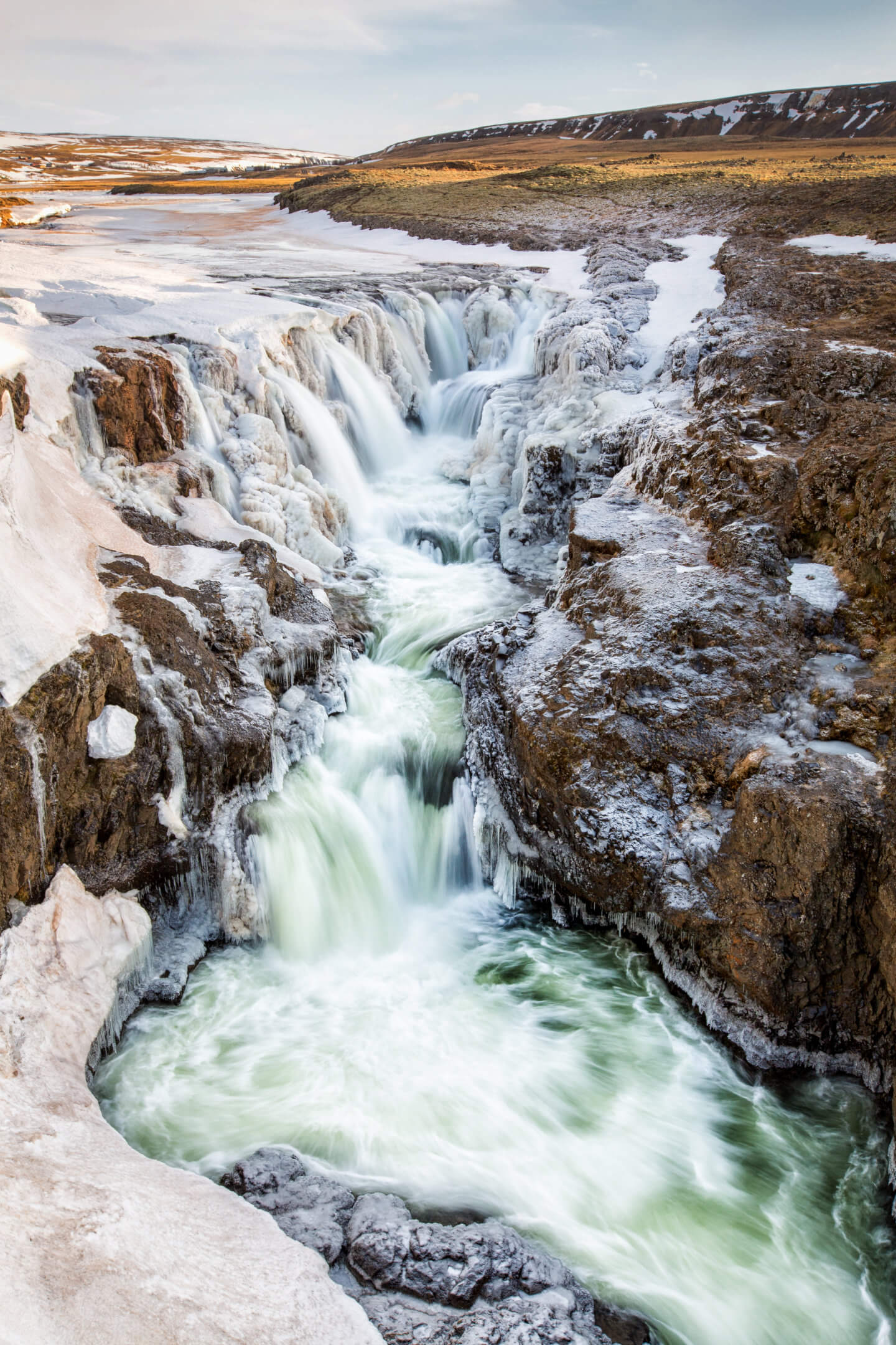 Der Kolufossar fällt über insgesamt drei Wasserfälle in die Tiefe