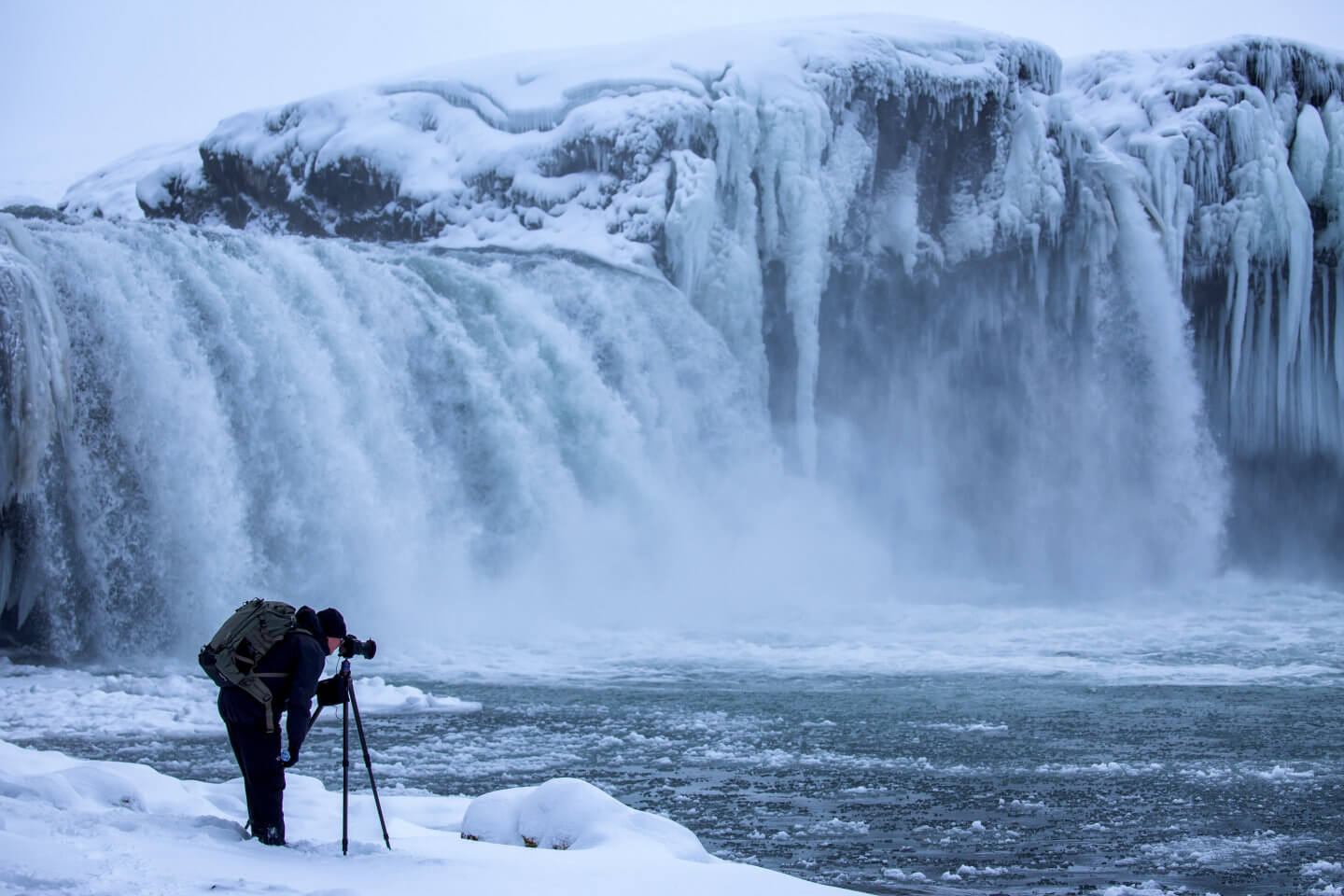 Beim Fotografieren am Godafoos im Winter ist warme Kleidung unerlässlich