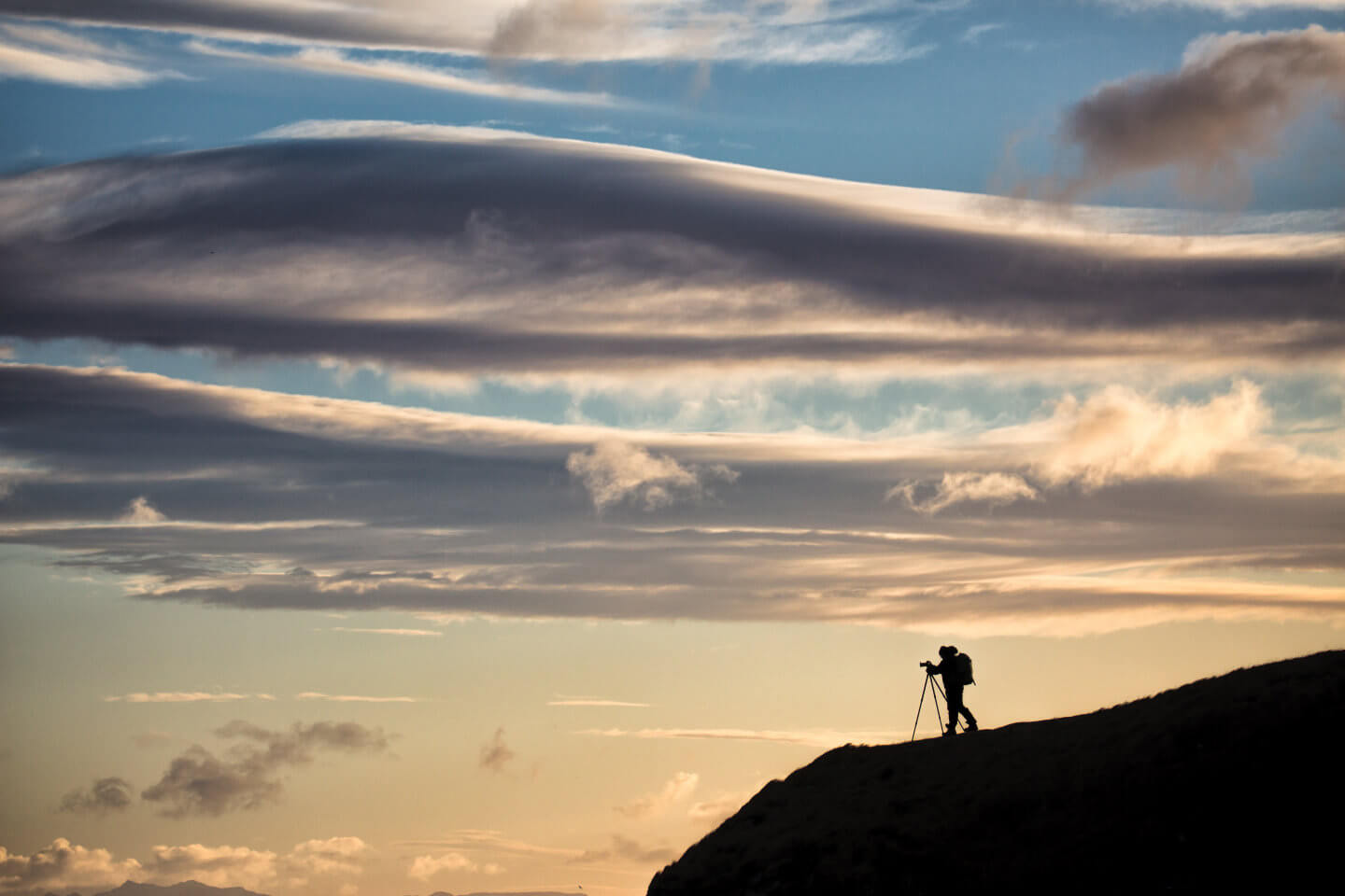 Fotoreise Island – Fotograf vor eindrucksvoller Kulisse