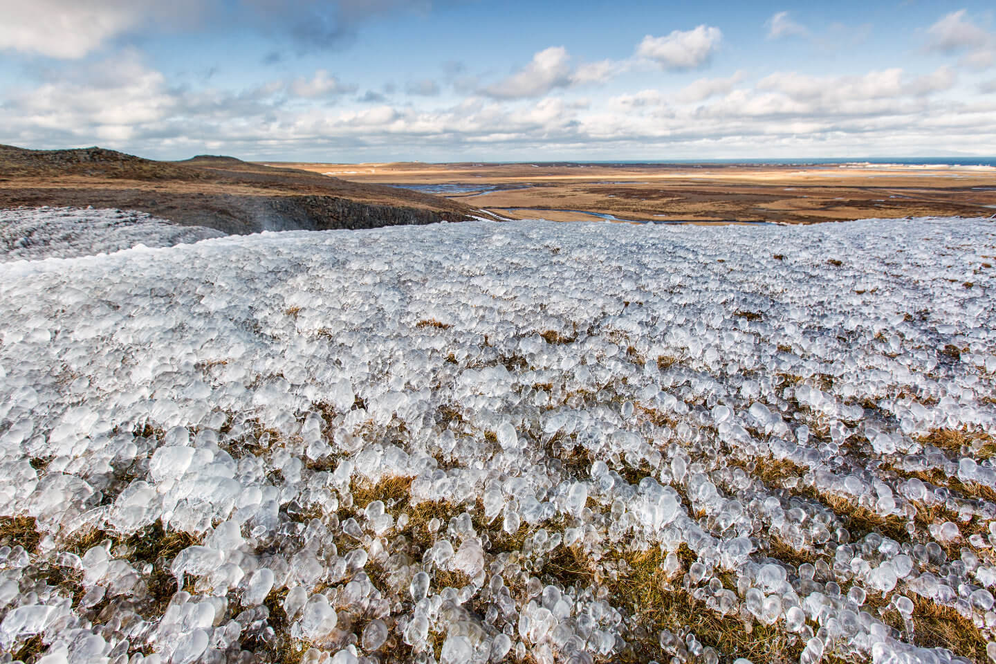 Eisfläche oberhalb des Svodufoss in Island