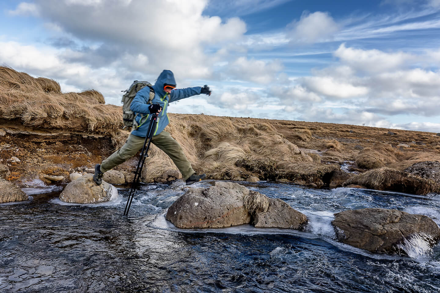 Auch das gehört bei einer Fotoreise Island dazu: Über Stock und Stein zum Fotospot