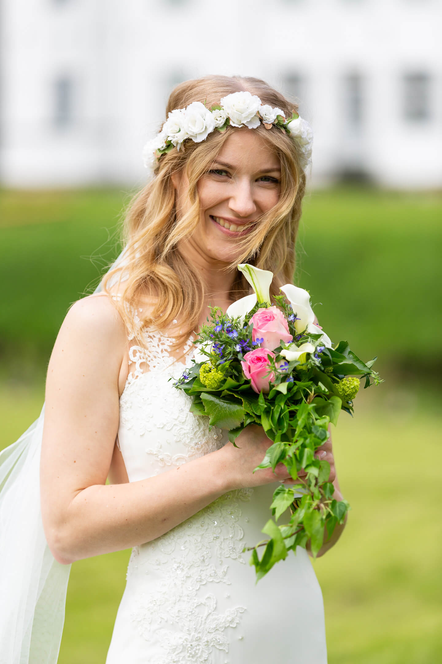 Braut vor dem Schloss Ahrensburg