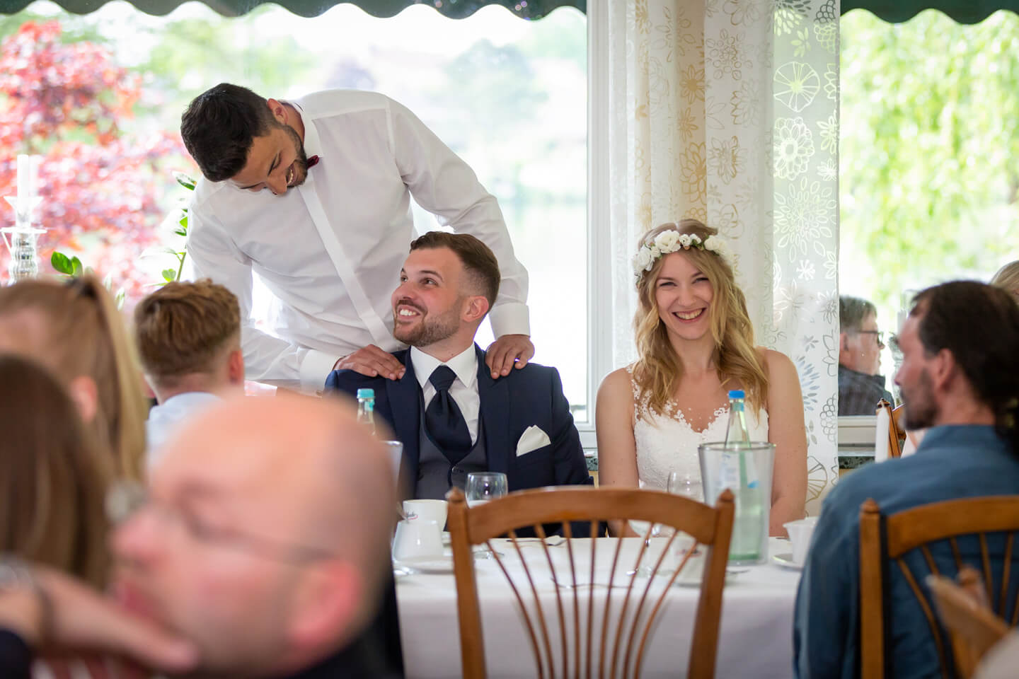 Brautpaar in der Hochzeitslocation Strandhus Großensee