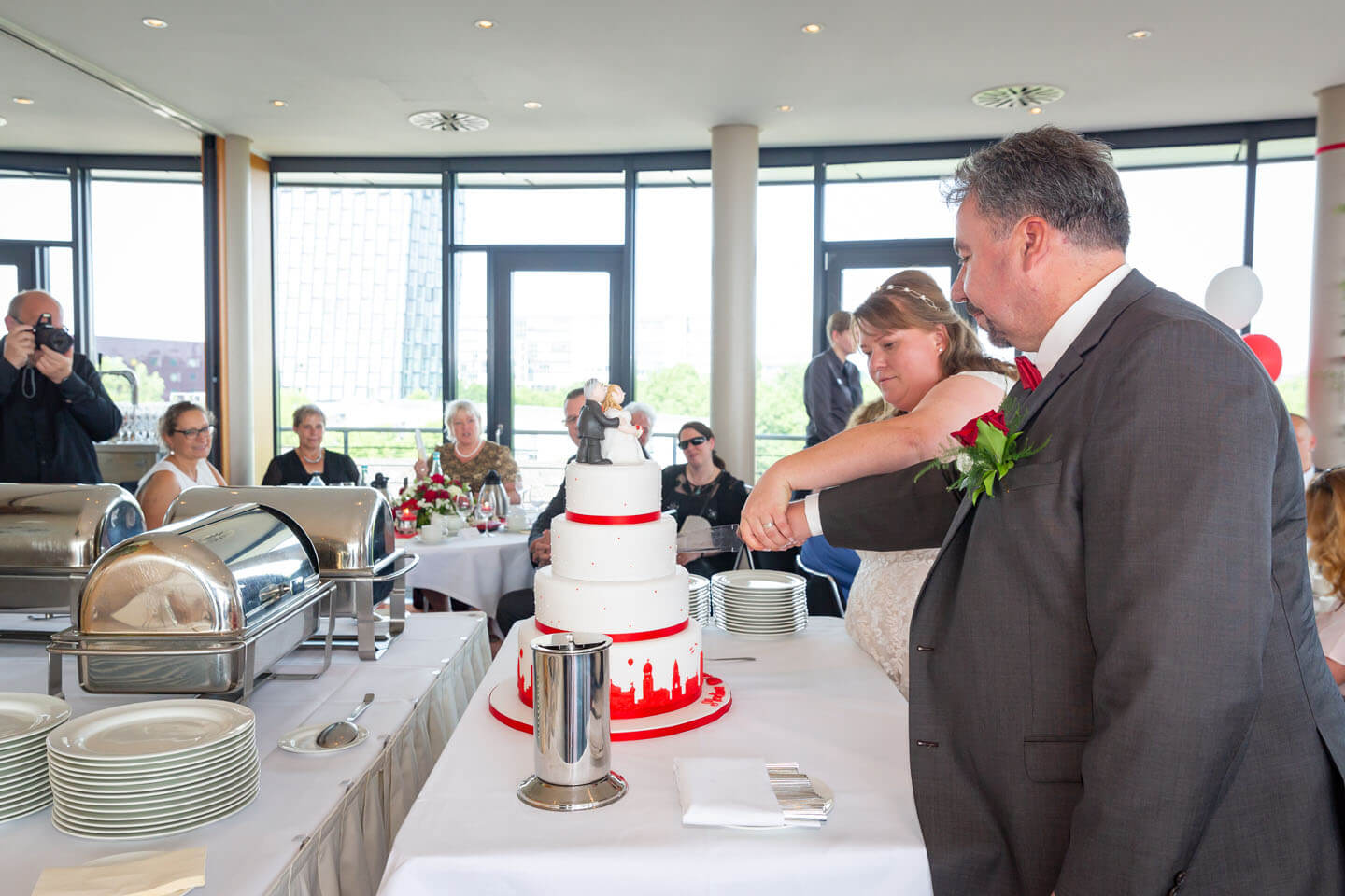Anschnitt der Hochzeitstorte in der Elipse I