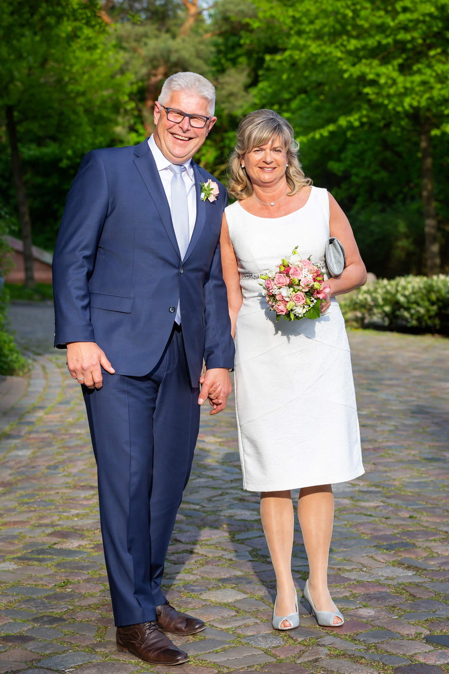 Brautpaar trifft an der Hochzeitslocation Leuchtturm ein