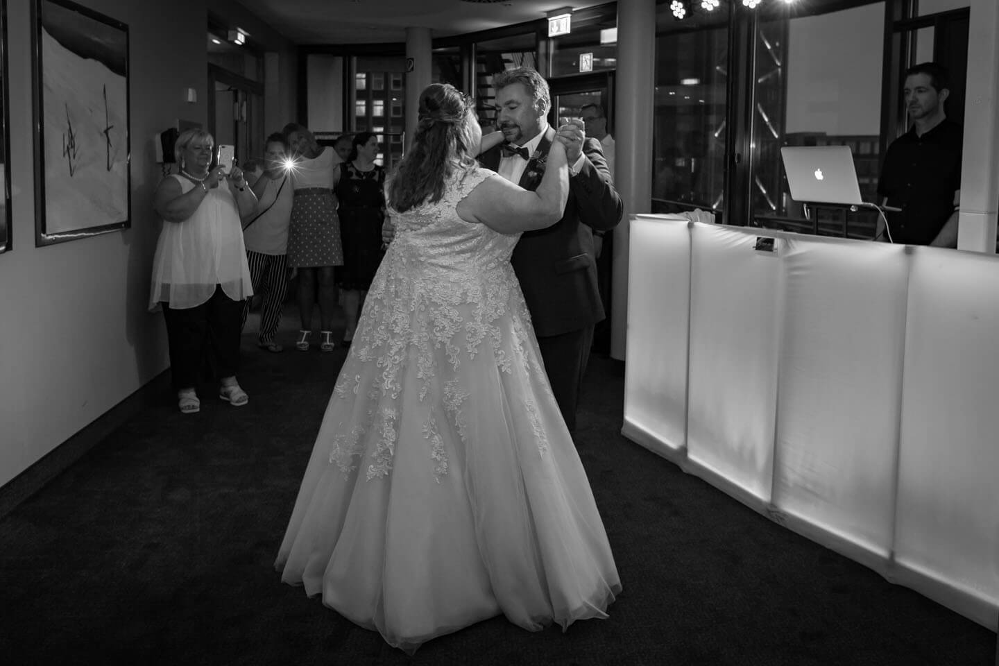 Eröffnungstanz einer Hochzeit im Hotel Hafen Hamburg