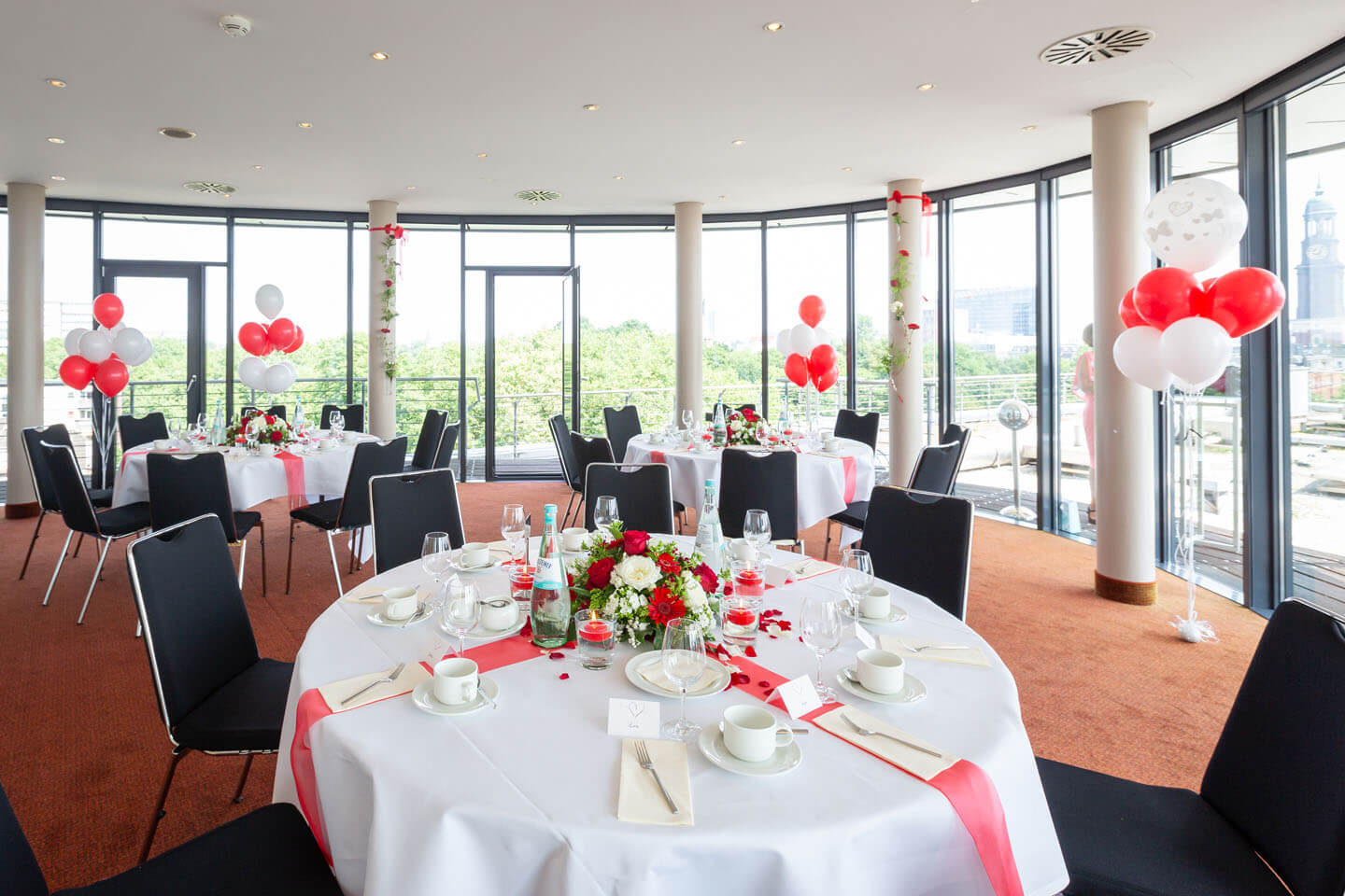 Hochzeitsfeier im Hotel Hafen Hamburg über den Dächern der Hansestadt