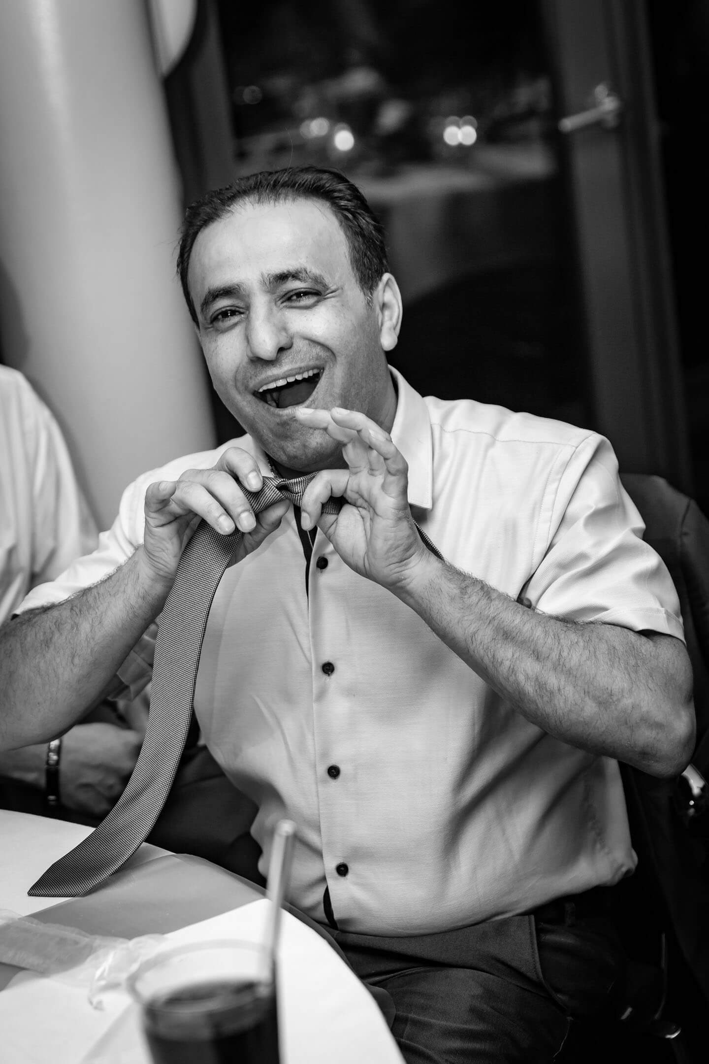 Marscherleichterung - der Schlips darf abgenommen werden.