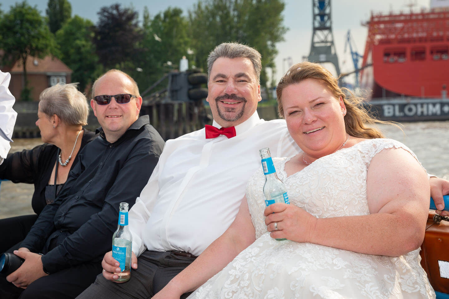 Barkassenfahrt des Hochzeitspaars bei schönstem Sommerwetter