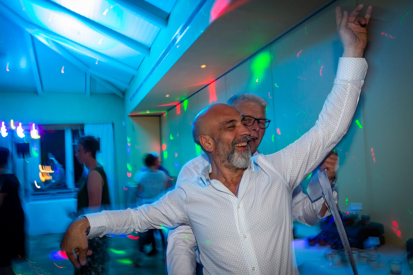 Tanzfläche mit Discobeleuchtung