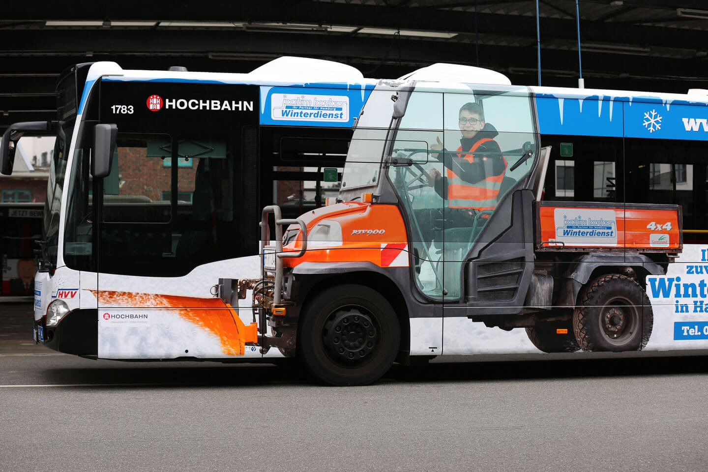 Unternehmensfotografie – Folierung eines HVV-Busses