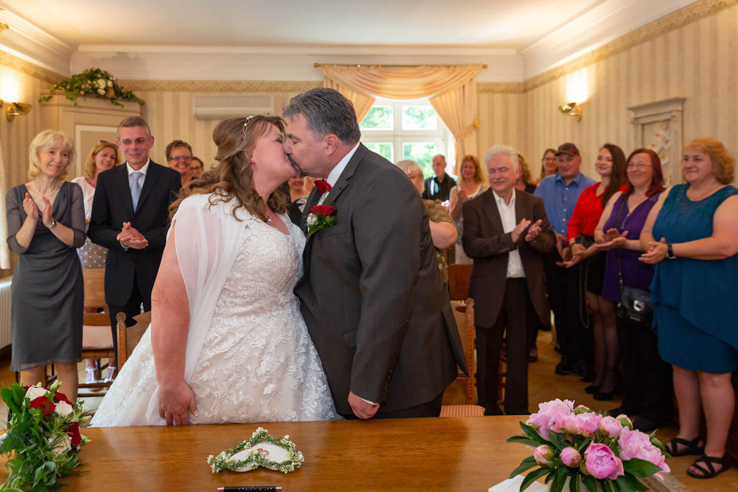 Vermaehlungskuss im Standesamt Bergedorf