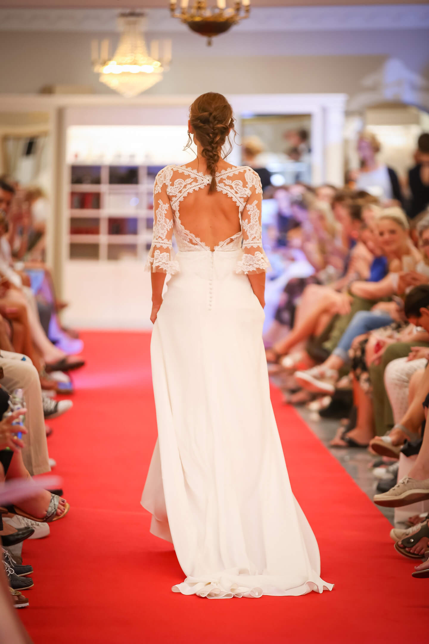 Rueckenfreies Hochzeitskleid