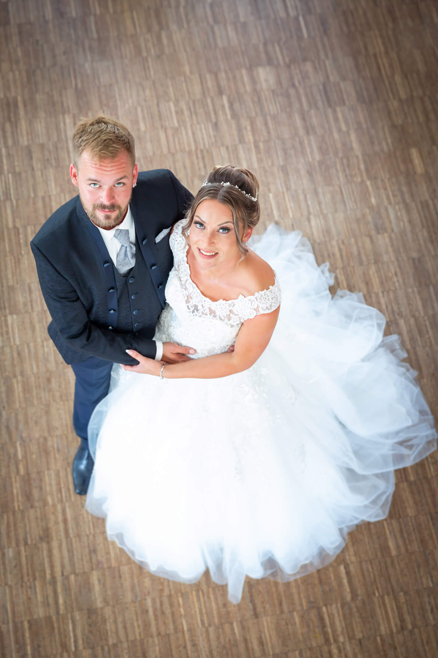 Hochzeitspaar Julia und Nick kurz nach der Hochzeit im Endorphin Eventkontor