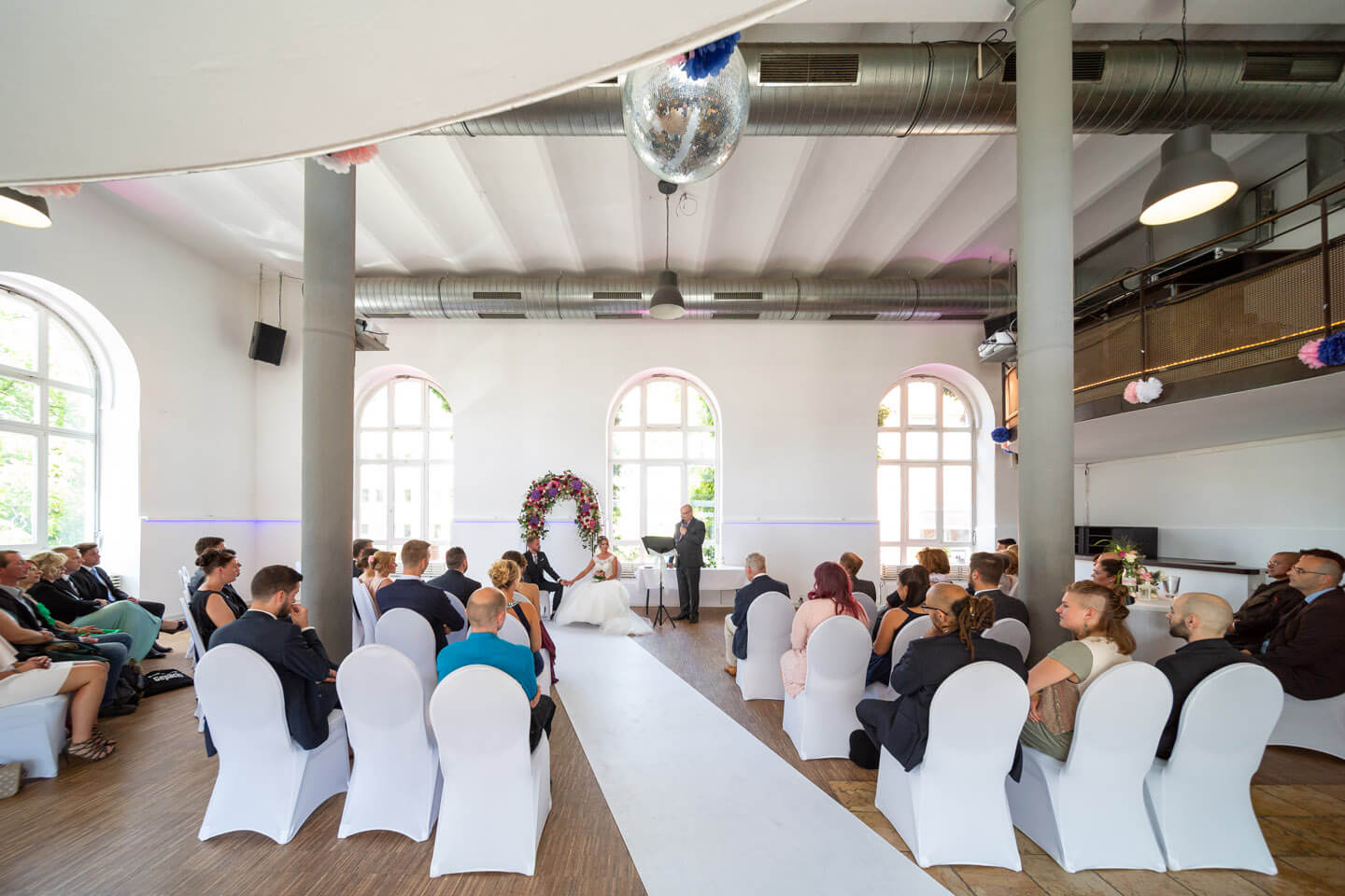 Hochzeit in der alten Friesenbrauerei. Der Loft-Stil der lichtdurchfluteten Hochzeitslocation hat Charme