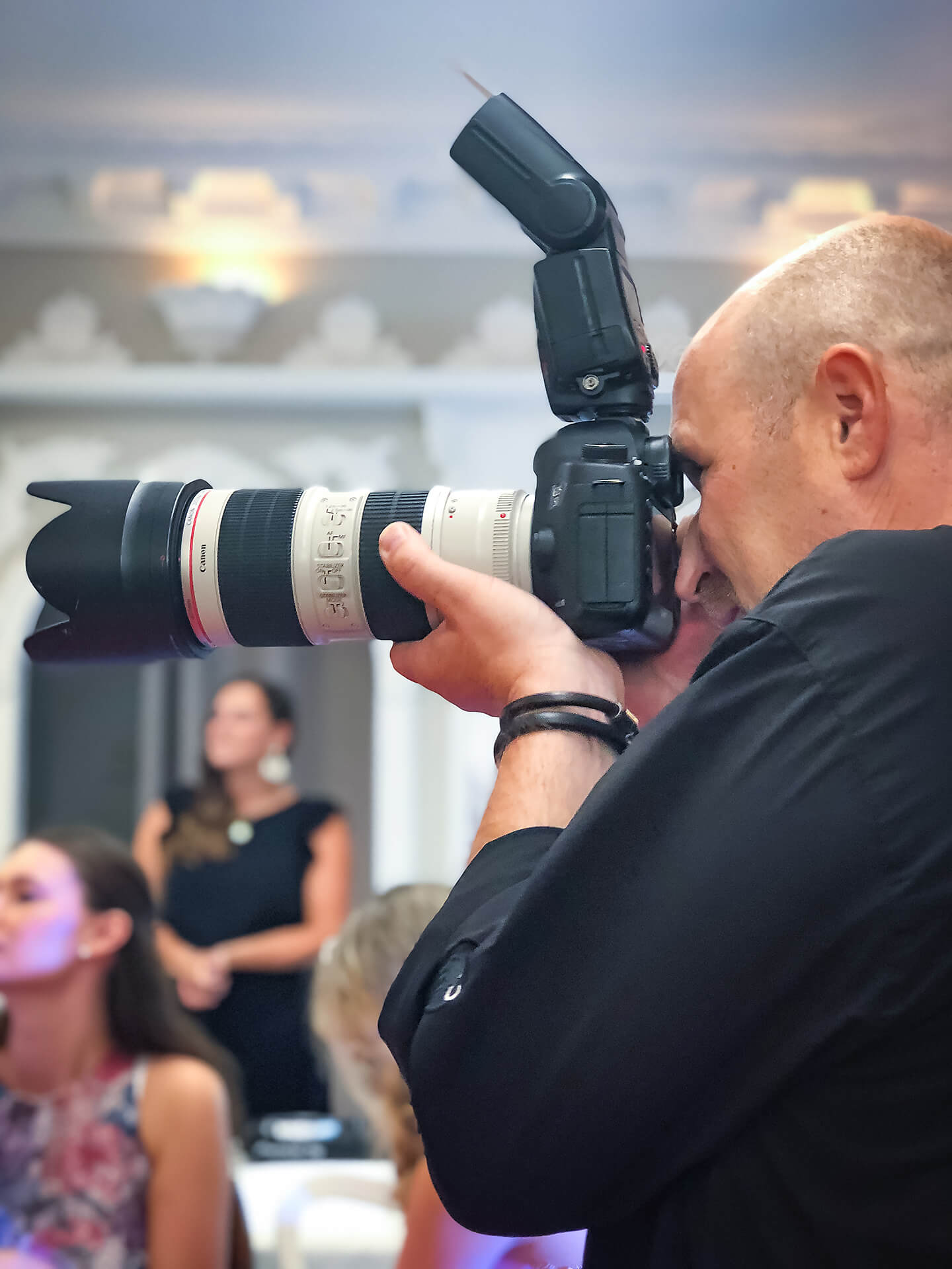 Eventfotograf Florian Laeufer auf der Pronovias Brautmodenschau bei Laue Festgarderobe