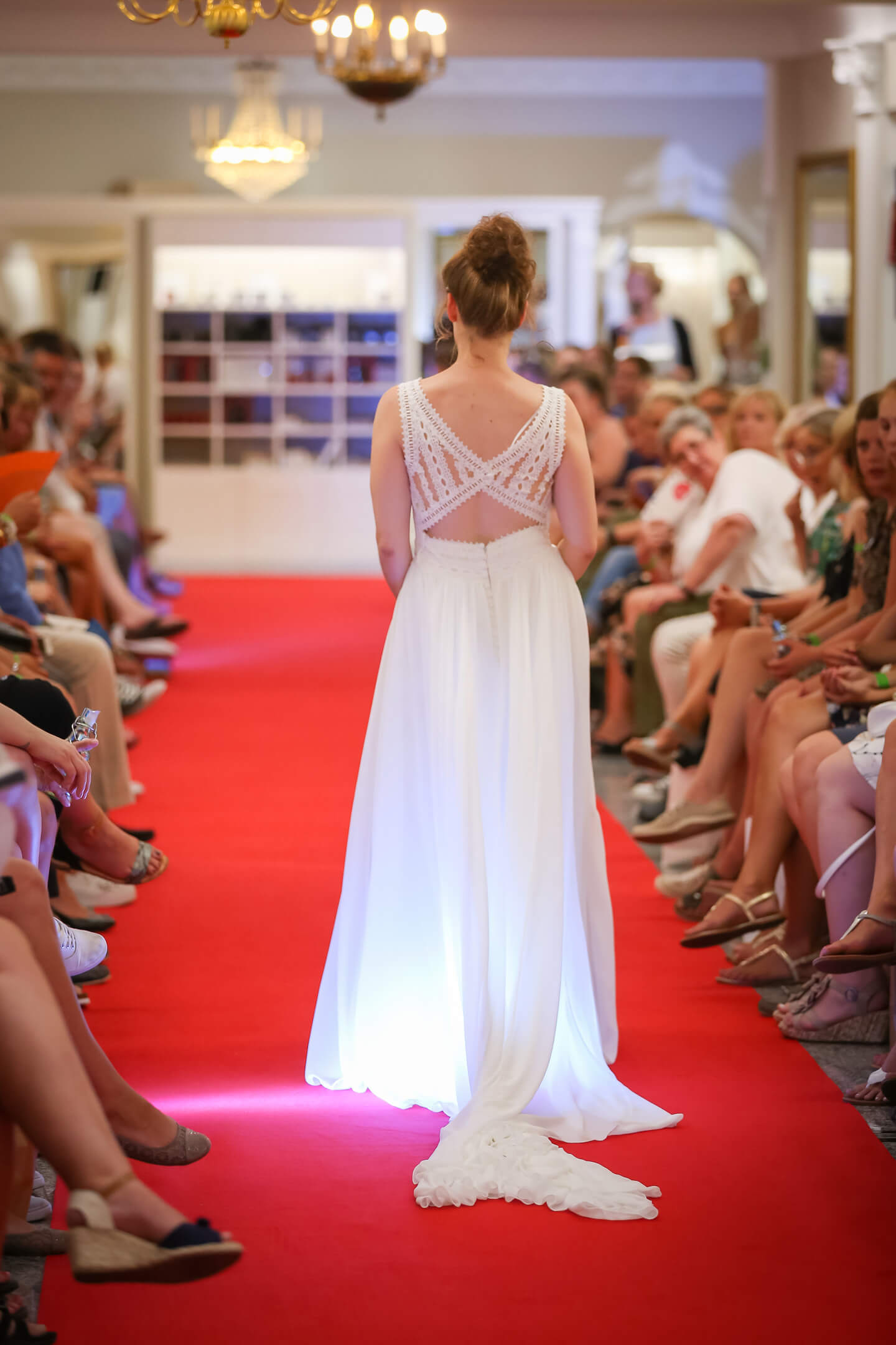 Rückenansicht eines Hochzeitskleids