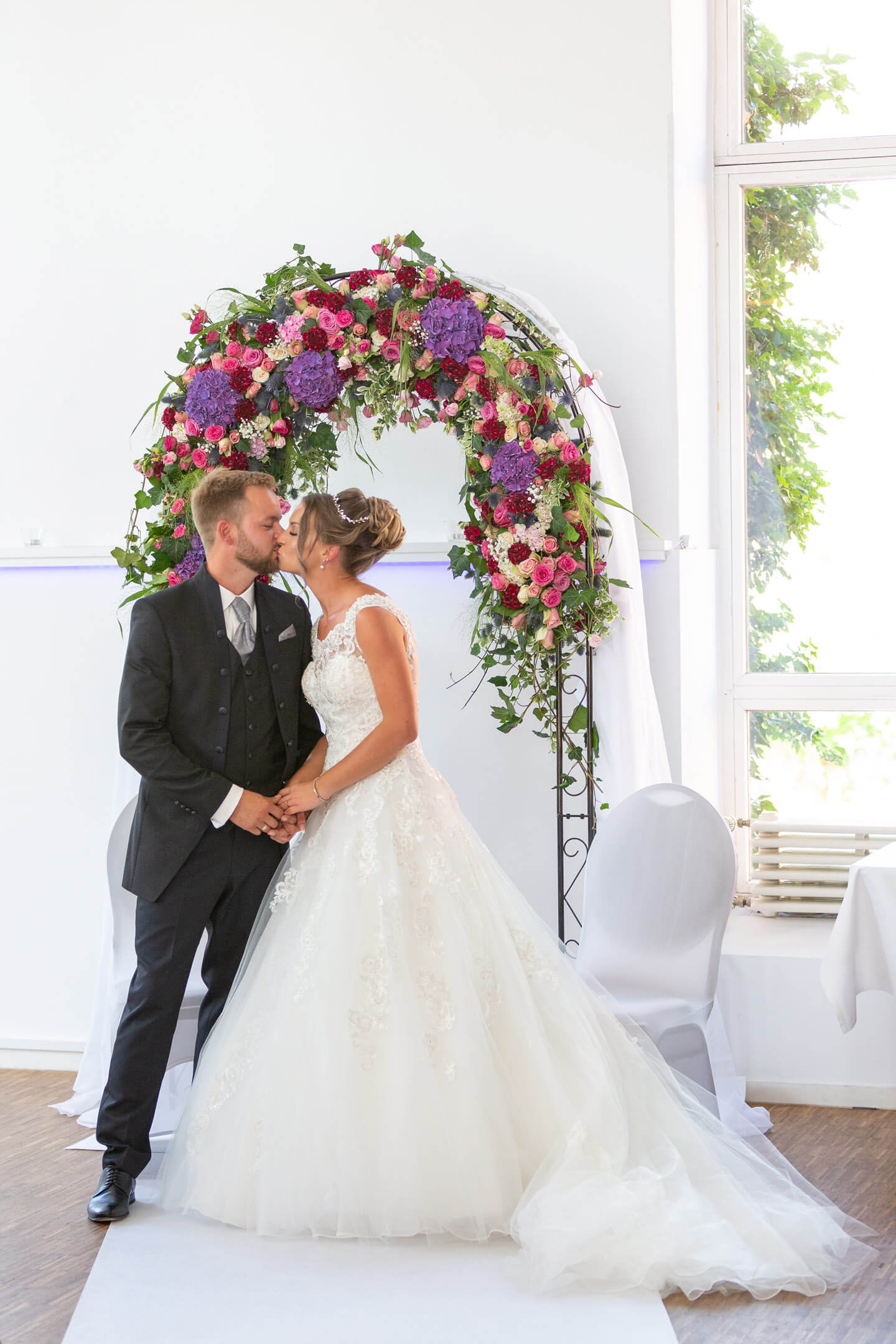 Vermählungskuss bei freier Trauung