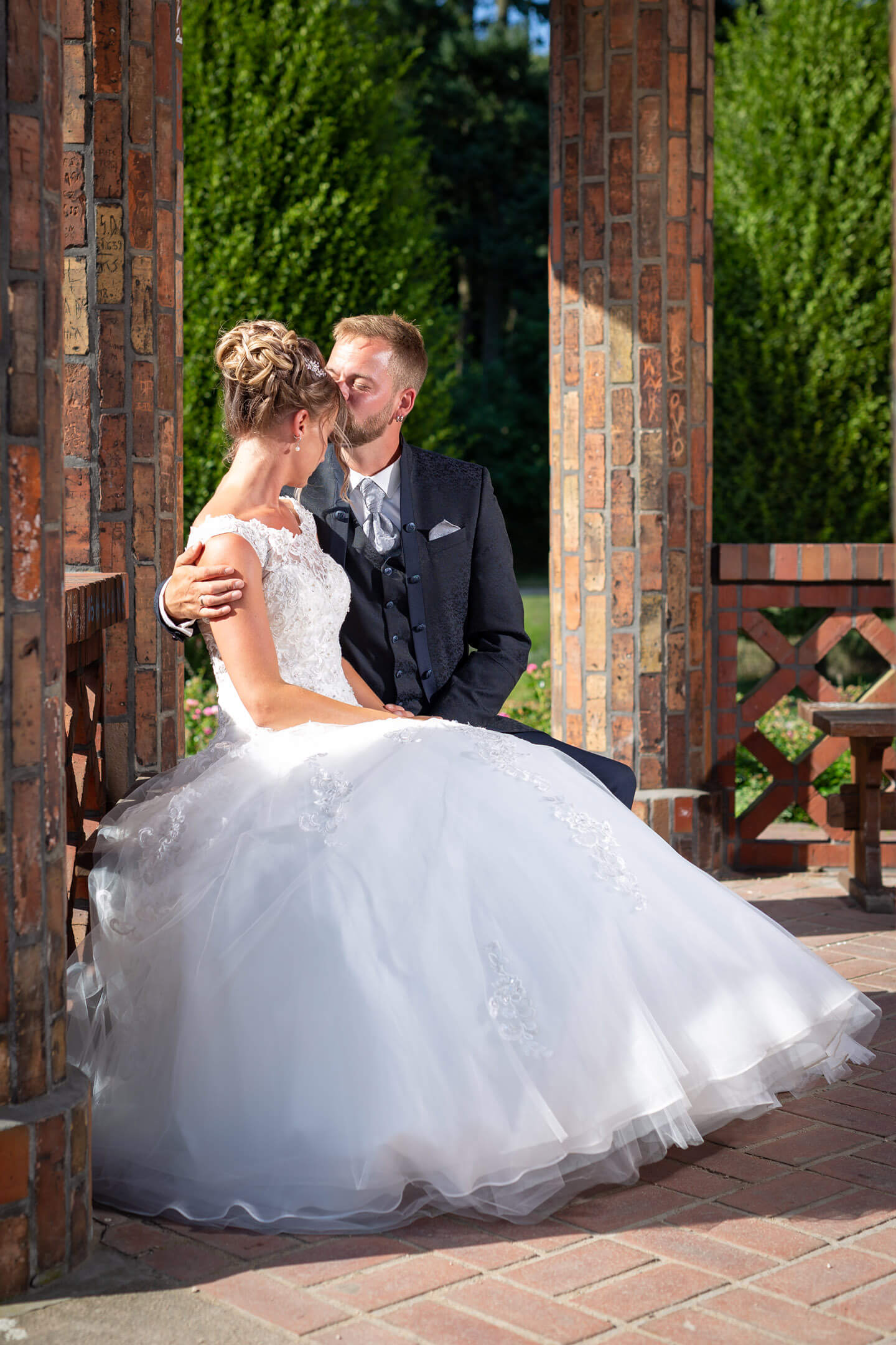 Hochzeitsfotos im Pavillon im Schulgarten vom Altonaer Volkspark
