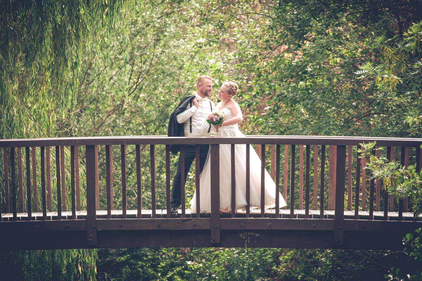 Als Hochzeitsfotograf liebt man Brücken, um tolle Hichzeitsfotos zu realisieren