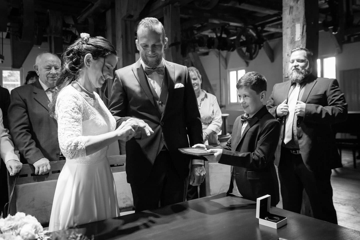 Ringtausch bei einer Hochzeit in der Trittauer Muehle
