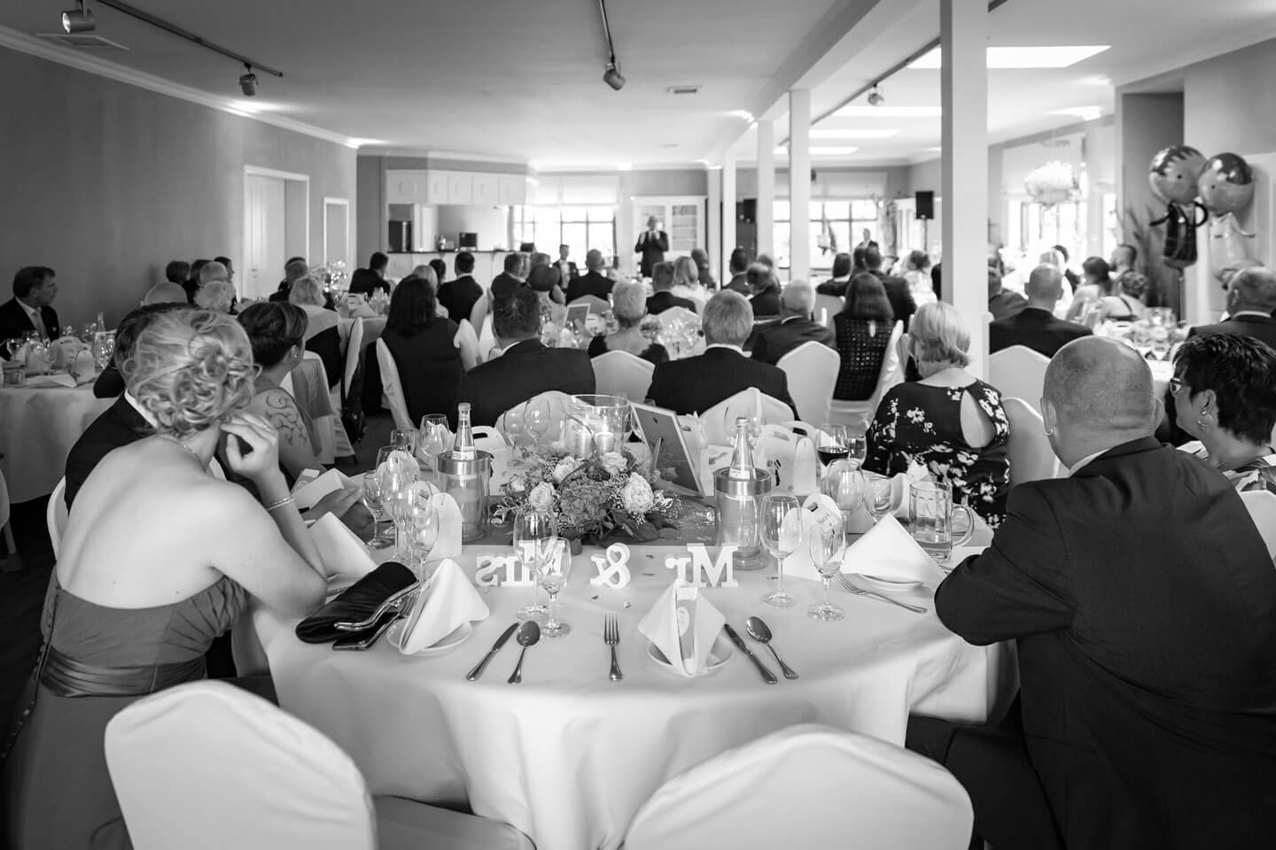 Hochzeitsfotografie in schwarzweiss. Hier bei Freier Trauung.