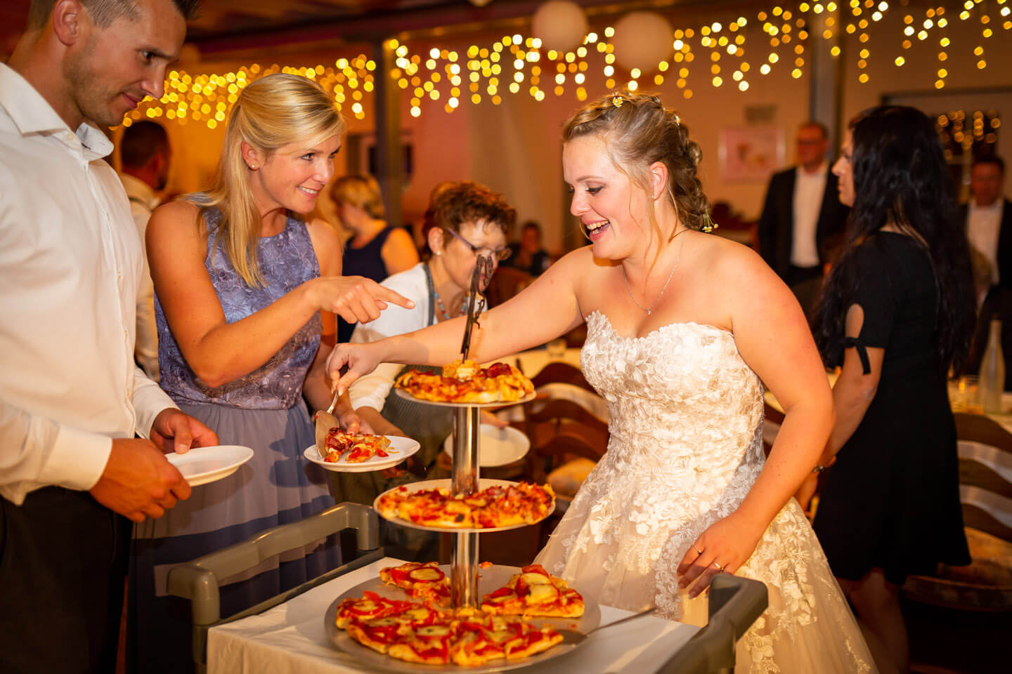 Hier gibt es Hochzeitspizza statt Hochzeitstorte.