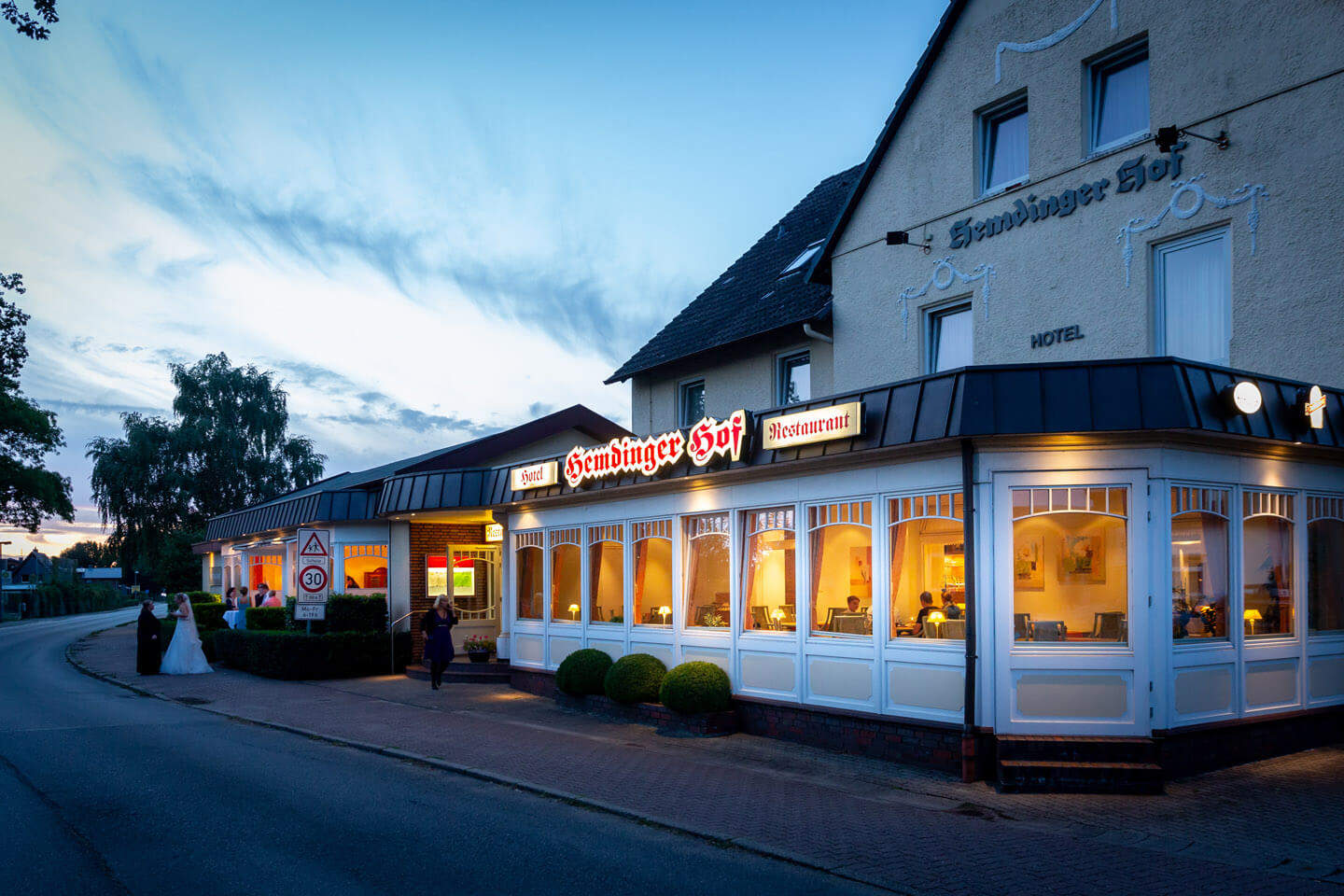 Hemdinger Hof im Abendlicht