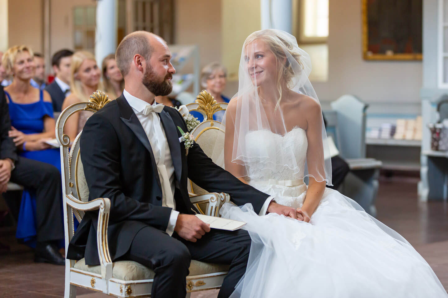 Hochzeitspaar in der St.-Bartholomäus-Kirche in Wilster