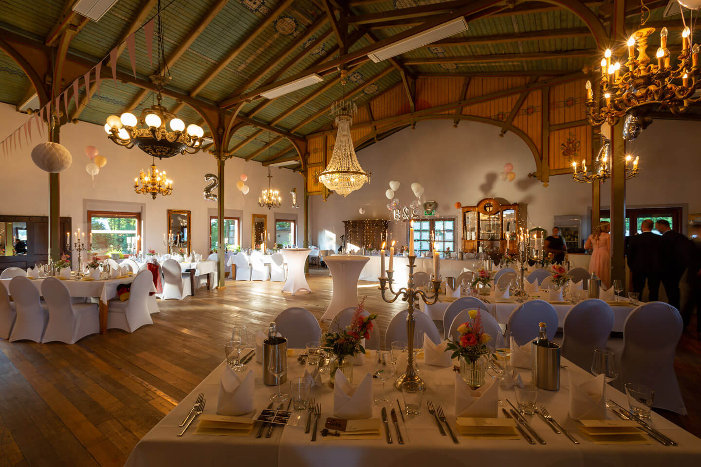 Festlich geschmückte Hochzeitslocation La Donna in Schlotfeld
