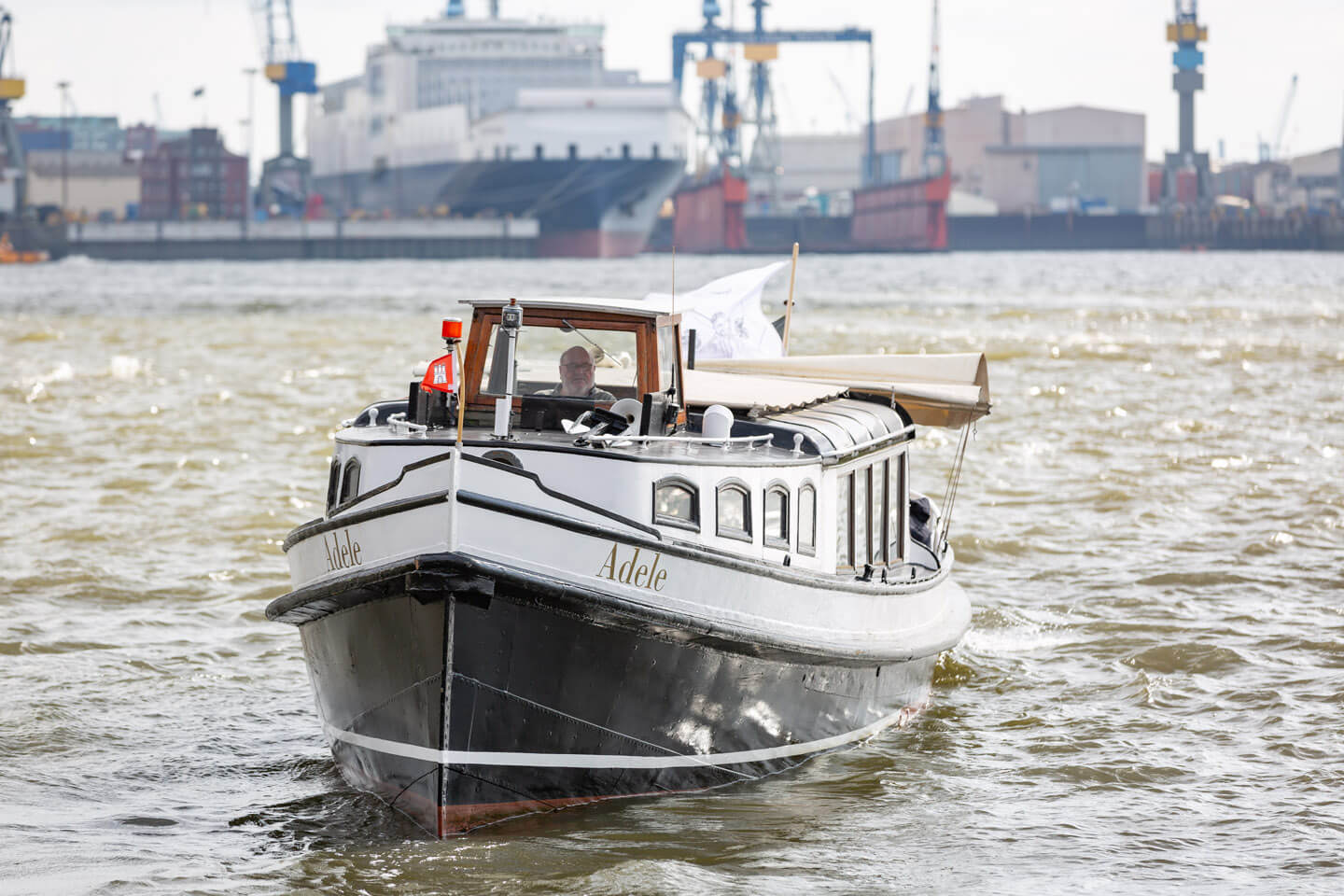 Barkasse Adele auf der Hamburger Elbe