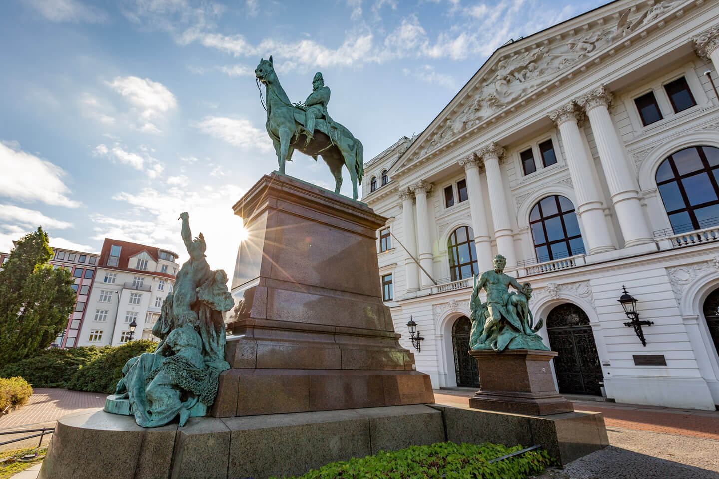 Im Rathaus Altona befindet sich das Standesamt im Südflügel