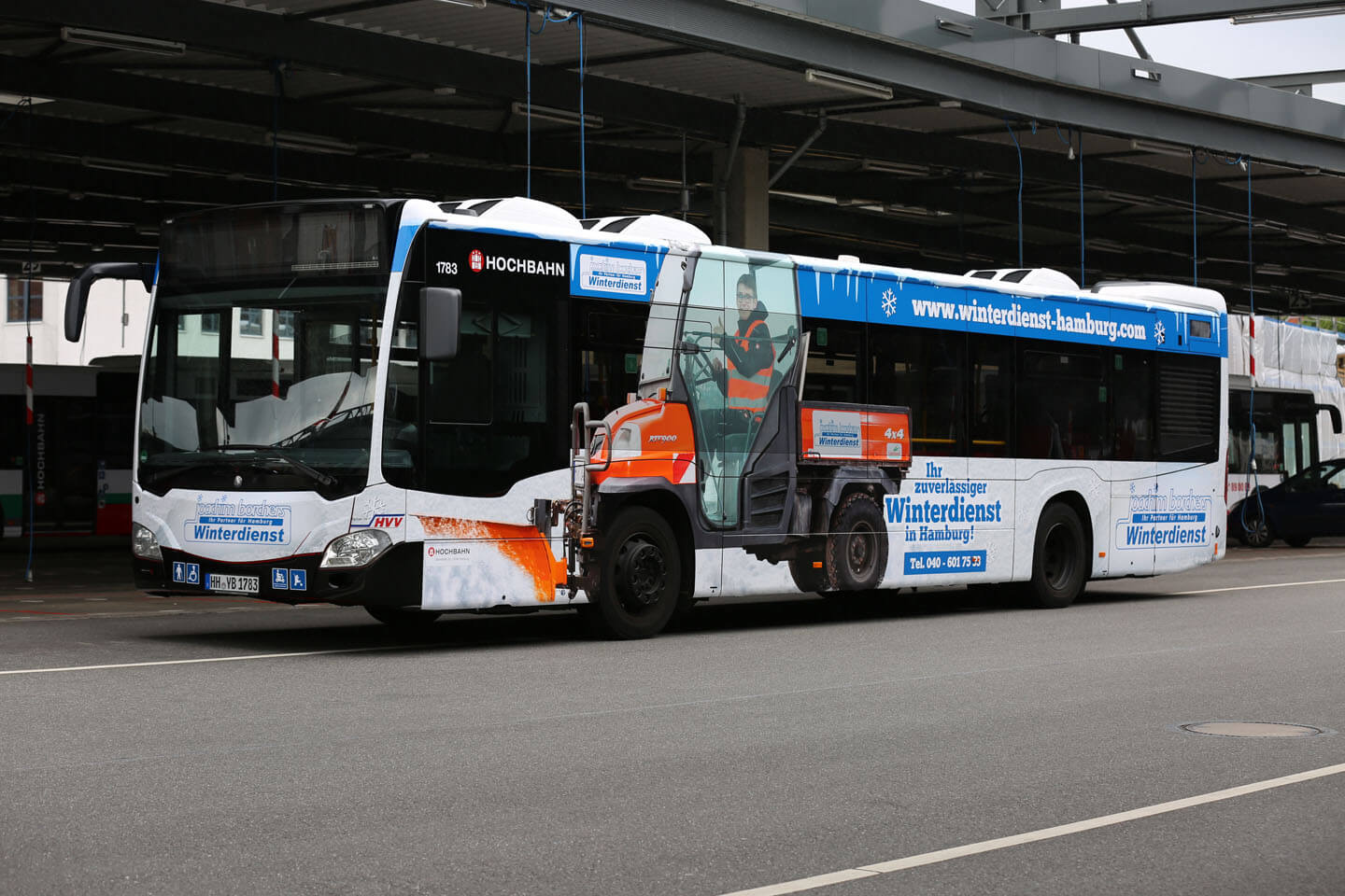 HVV-Bus mit Folierung