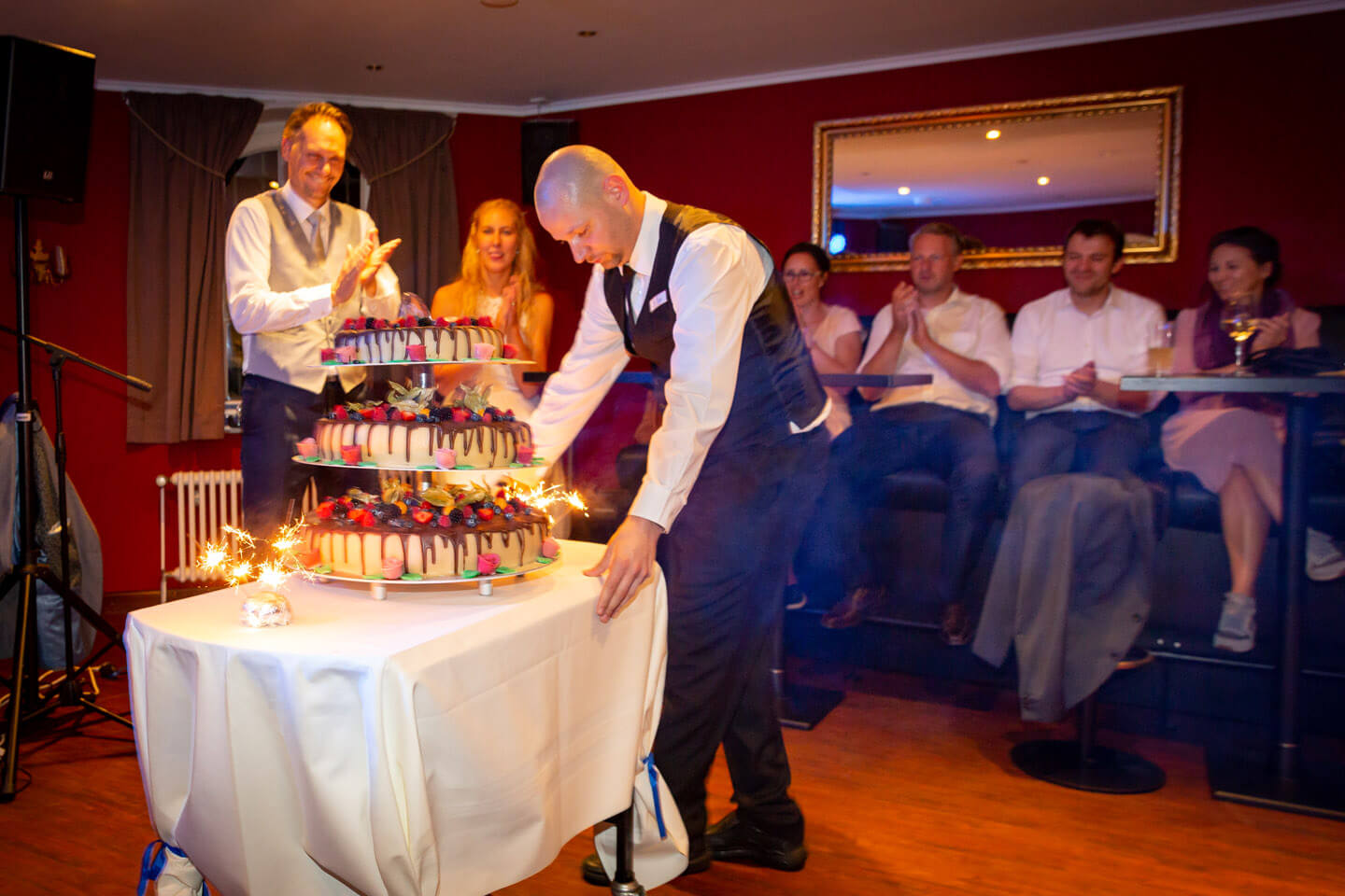 Die Hochzeitstorte wird im Schloss Tremsbüttel serviert