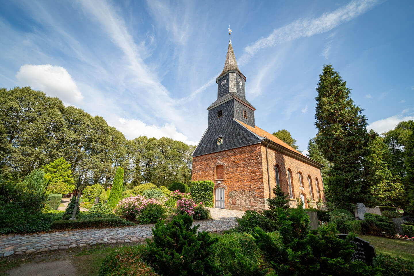Elisabeth-Kirche in Brunstorf. Außenansicht