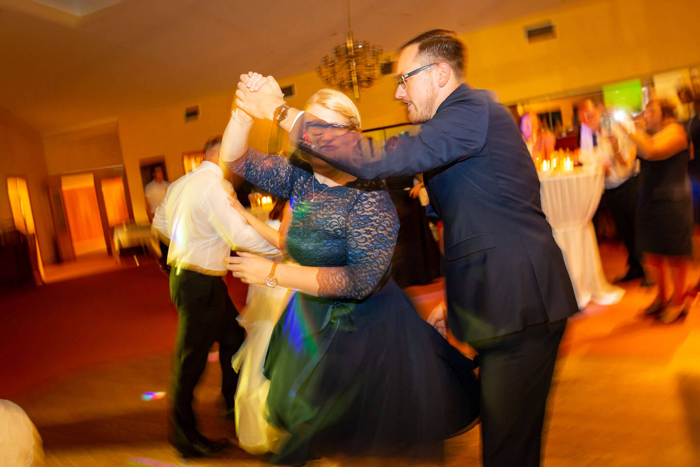 Outtake auf der tanzfläche einer Hochzeit bei Hamburg