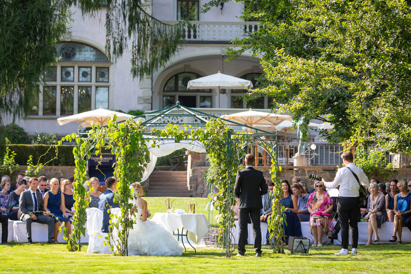 Freie Trauung - festgehalten durch den Fotograf Florian Läufer