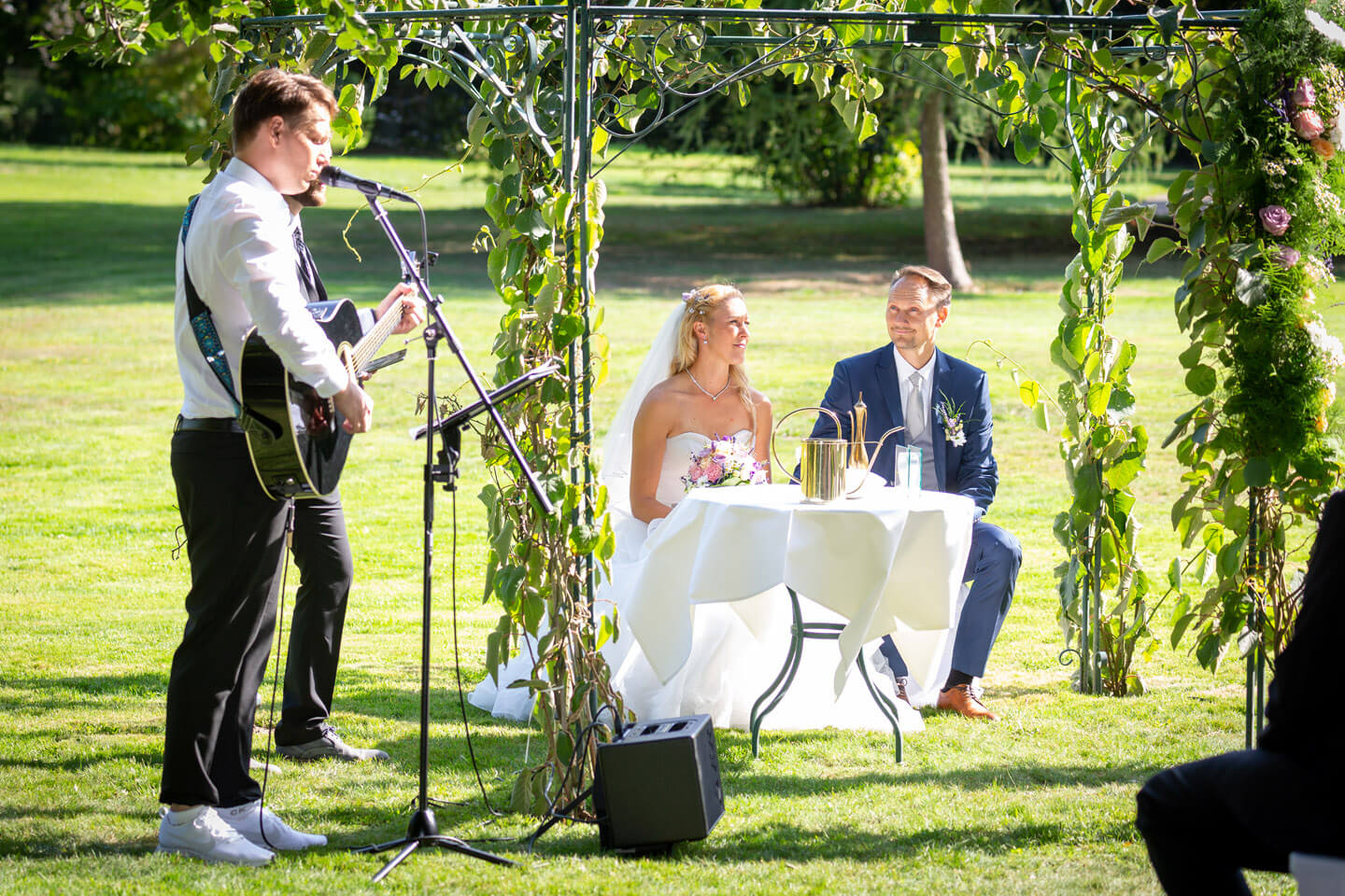 Freie Trauung bei Sonnenschein