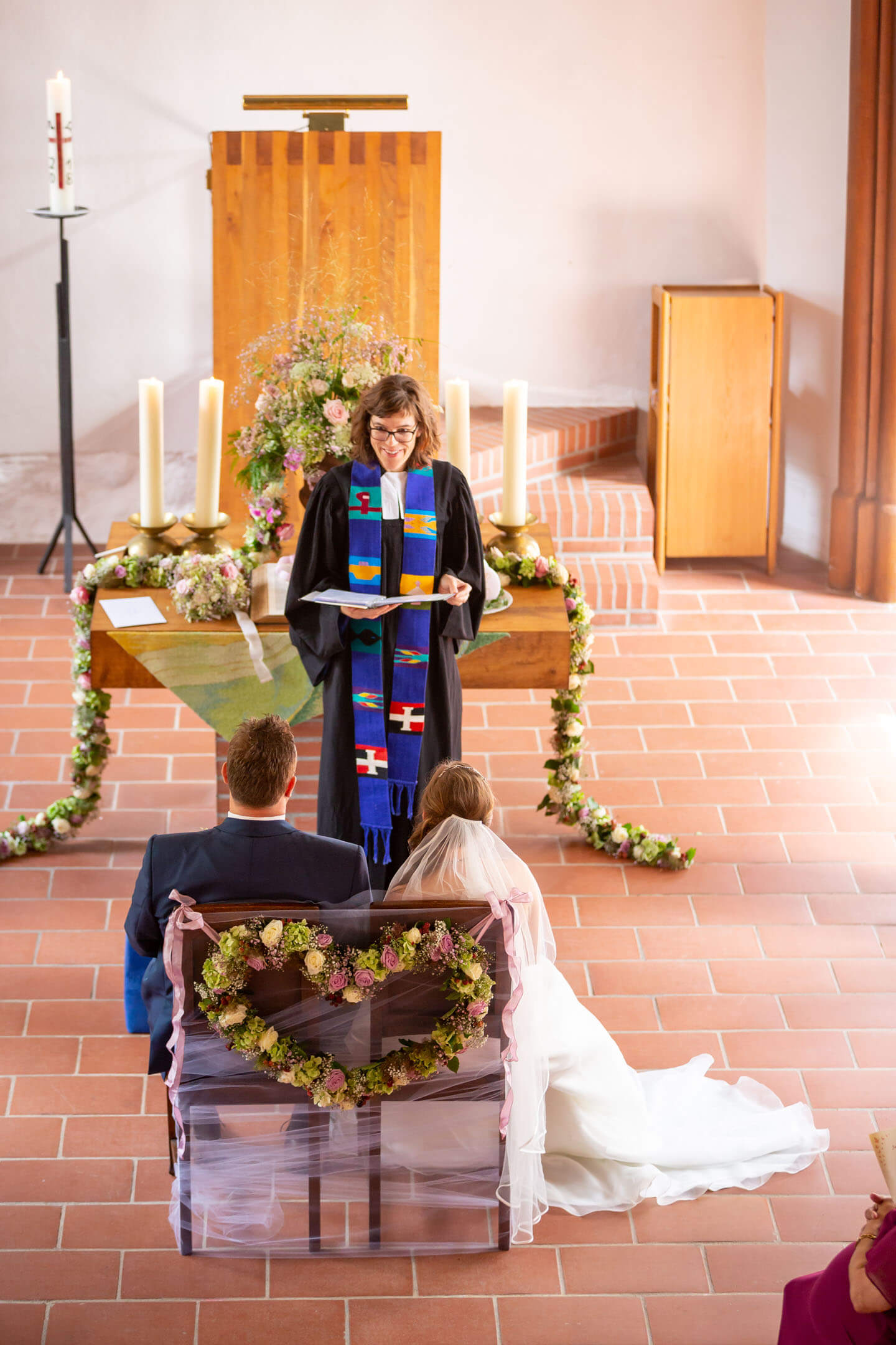 Pastorin Angelika Gogolin bei der Trauungszeremonie
