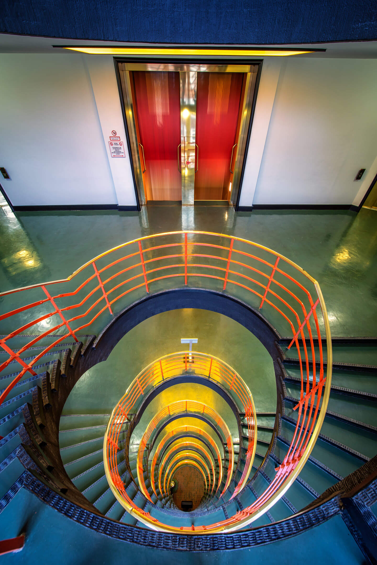 Treppenhaus Chilehaus mit Paternoster